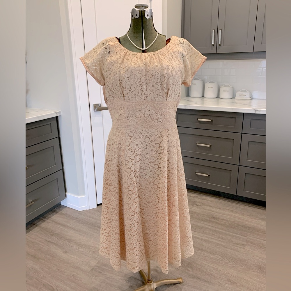 Rare - Volup/ mid size 1950’s lace dress.